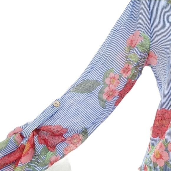 Classic blue pinstripe top with rose pattern - Picture 7 of 10